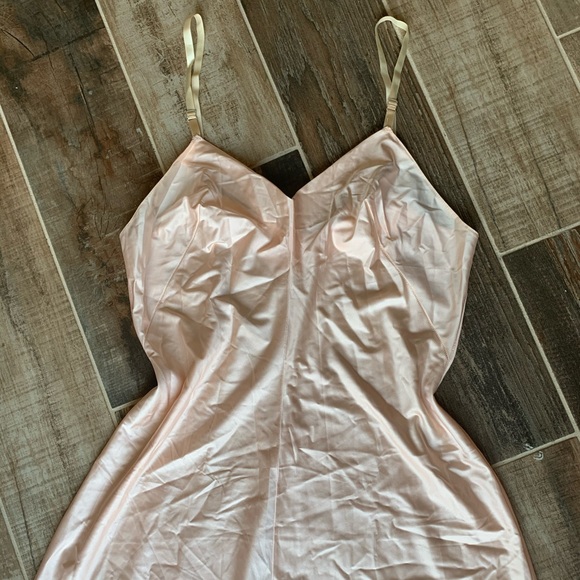 ✨ Vintage 60’s Champagne Slip Dress - Picture 5 of 8